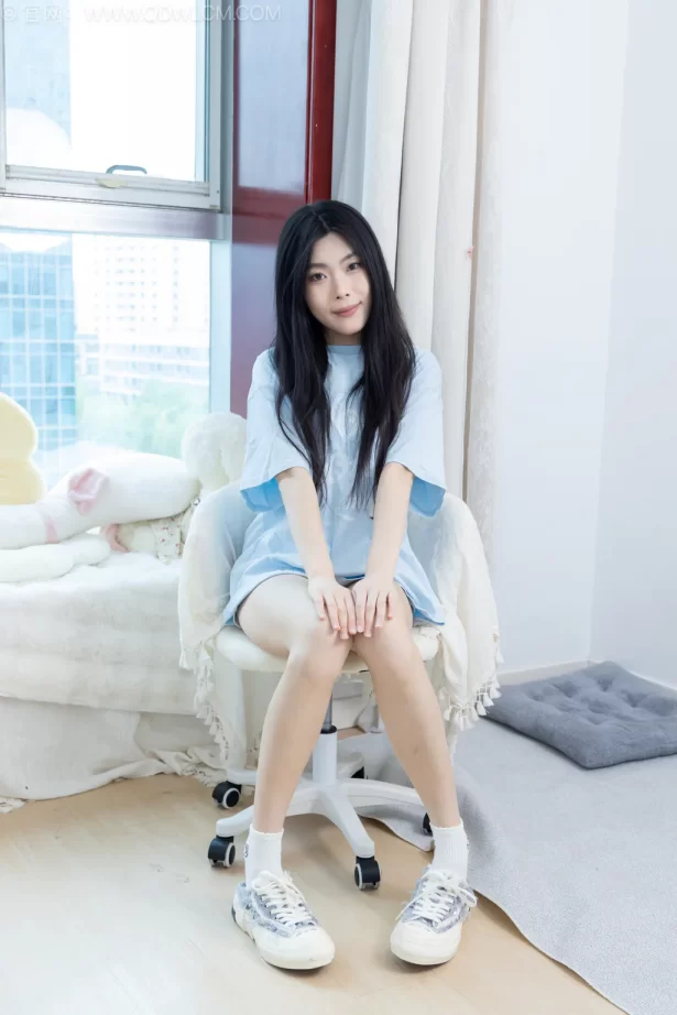 勿恋传媒 NO.2776 美式-帆布鞋、白棉袜、裸足[158P/1V/4.02GB]