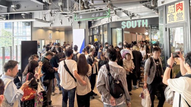 凌晨6点的日本东京，市民排长队守中国云台相机首发