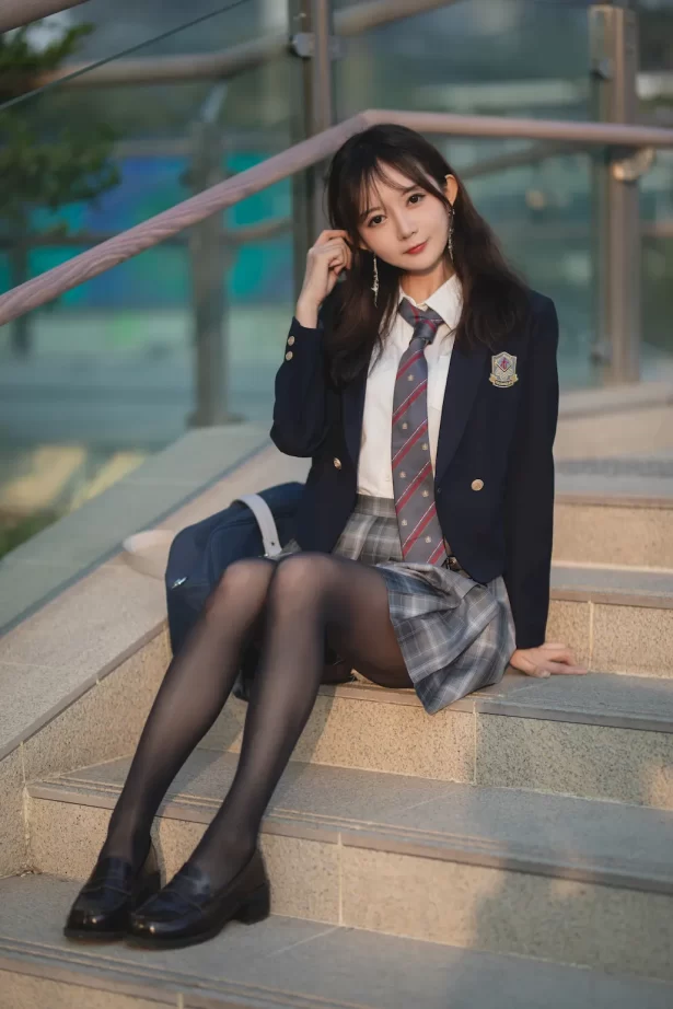 51酱 NO.019 – 2023年02月真爱粉[68P/6V/589MB]