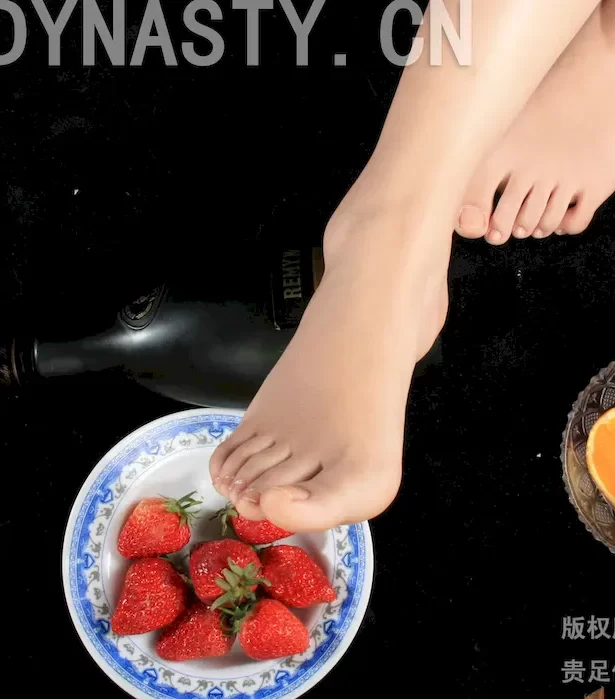 [王朝贵足]0045 室内套图 安安完美晶莹裸足缤纷水果盛宴足踩系列B[24P/12MB]