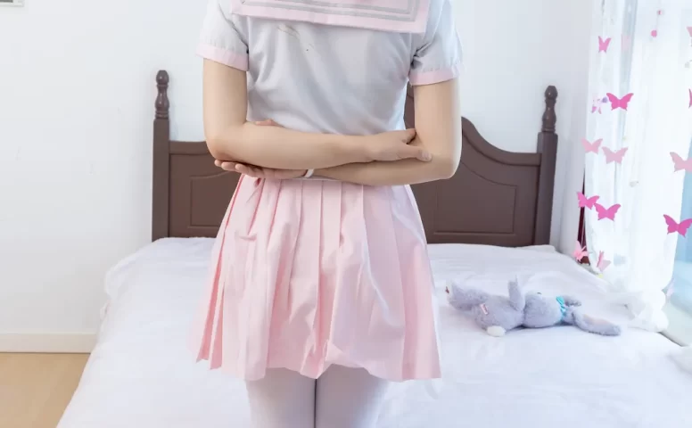 勿恋传媒 NO.2810 小泽-运动鞋、厚白丝、jk至服[168P/1V/4.40GB]